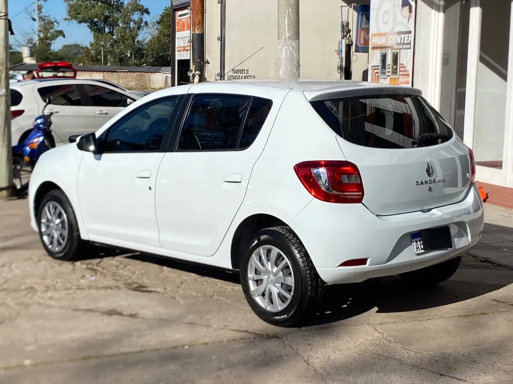 Renault SANDERO II 1.6 8V DYNAMIQUE — foto 2