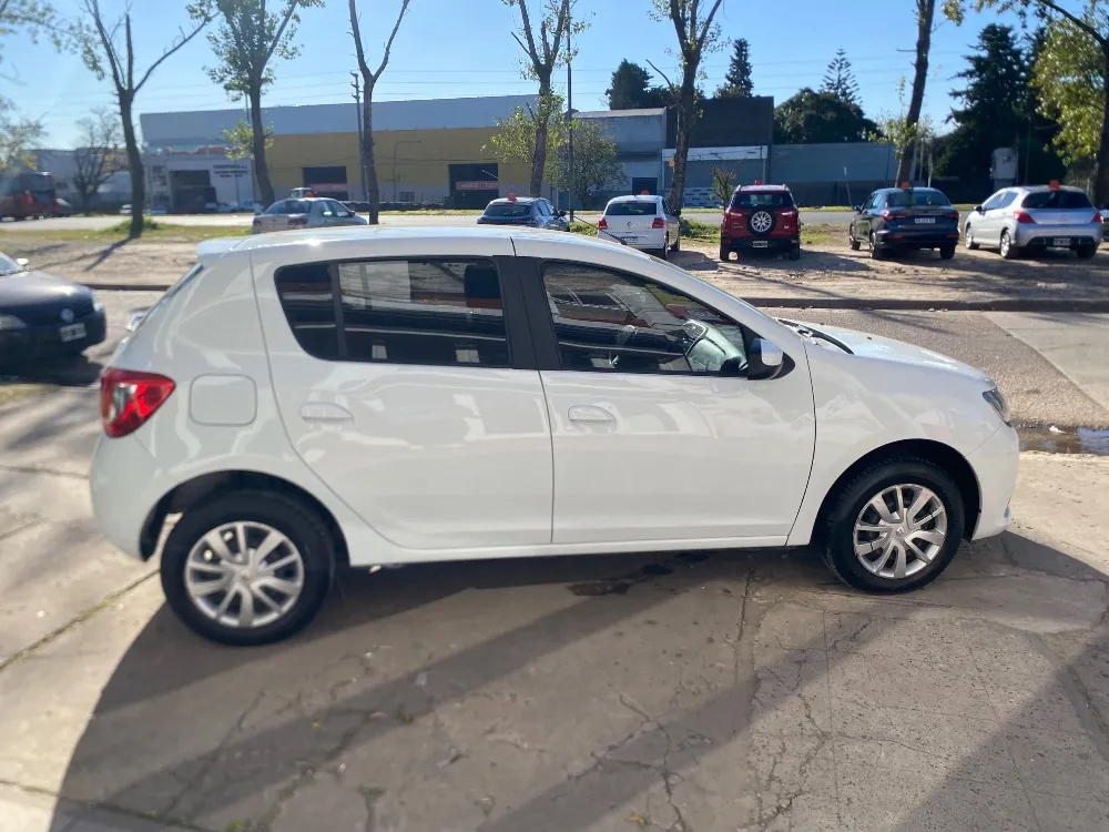 Renault SANDERO II 1.6 8V DYNAMIQUE — foto 4