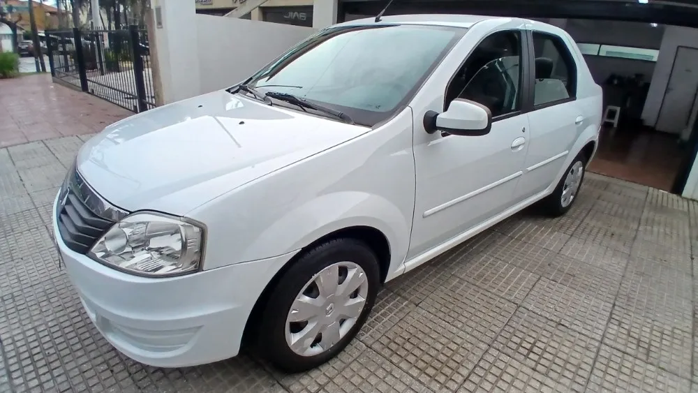 Renault LOGAN 4P 1,6 8V Confort Ii ABS 2013 — foto 2