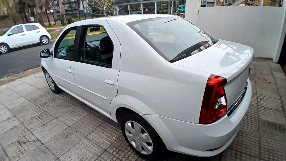 Renault LOGAN 4P 1,6 8V Confort Ii ABS 2013 — foto 4