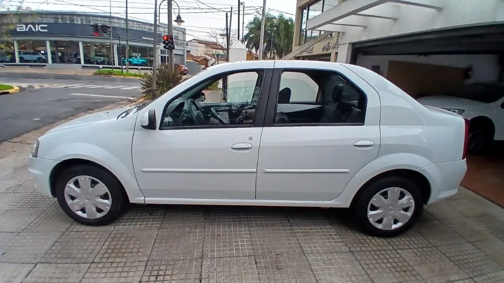 Renault LOGAN 4P 1,6 8V Confort Ii ABS 2013 — foto 6