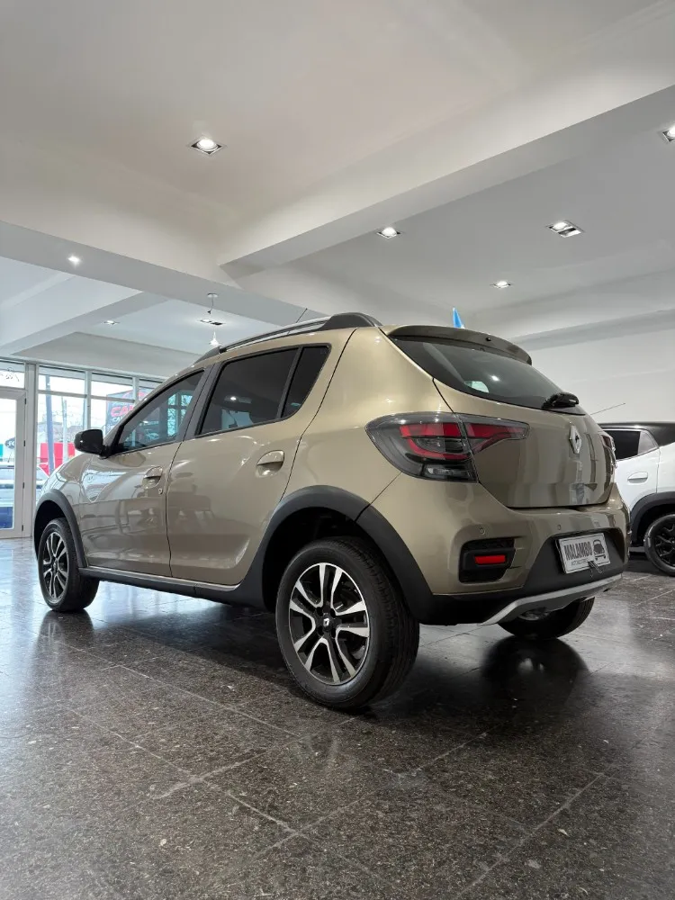 Renault SANDERO STEPWAY 1.6 Dynamique 105 CV — foto 10