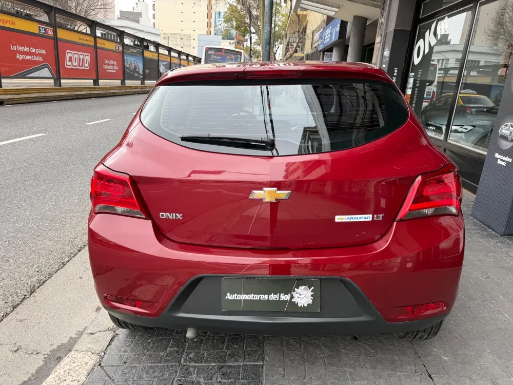 Chevrolet Onix LT — foto 7