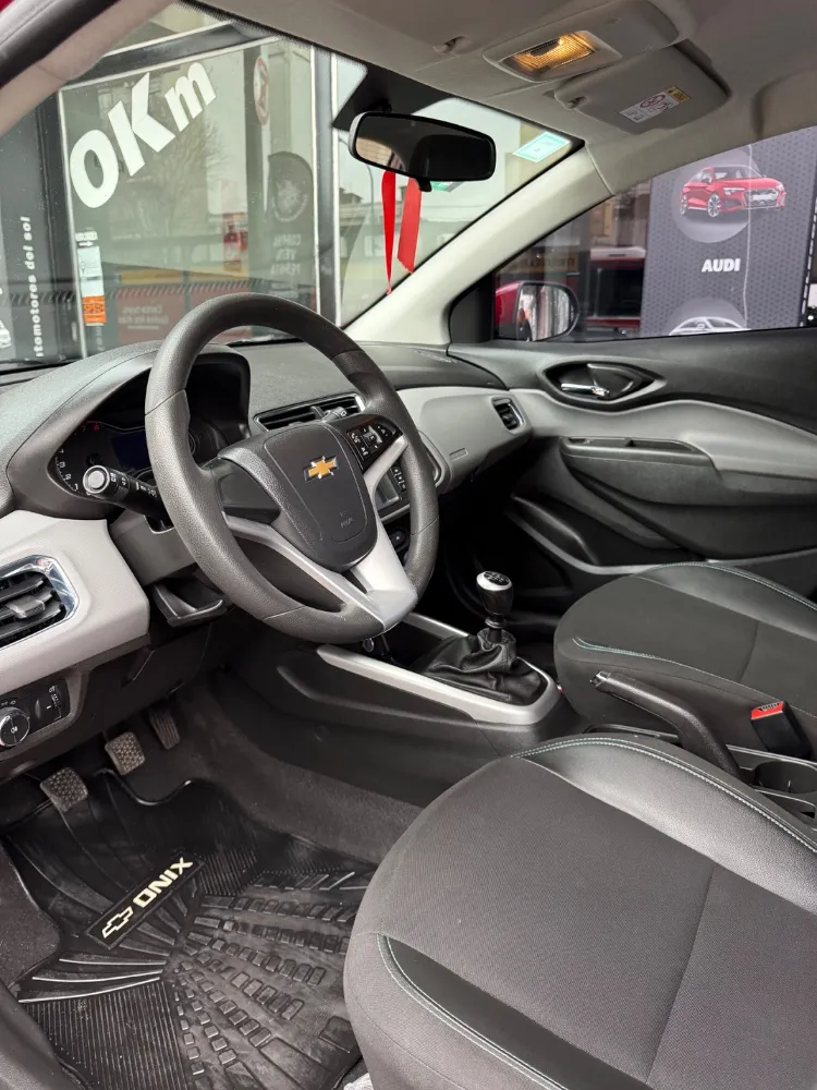 Chevrolet Onix LT — foto 9