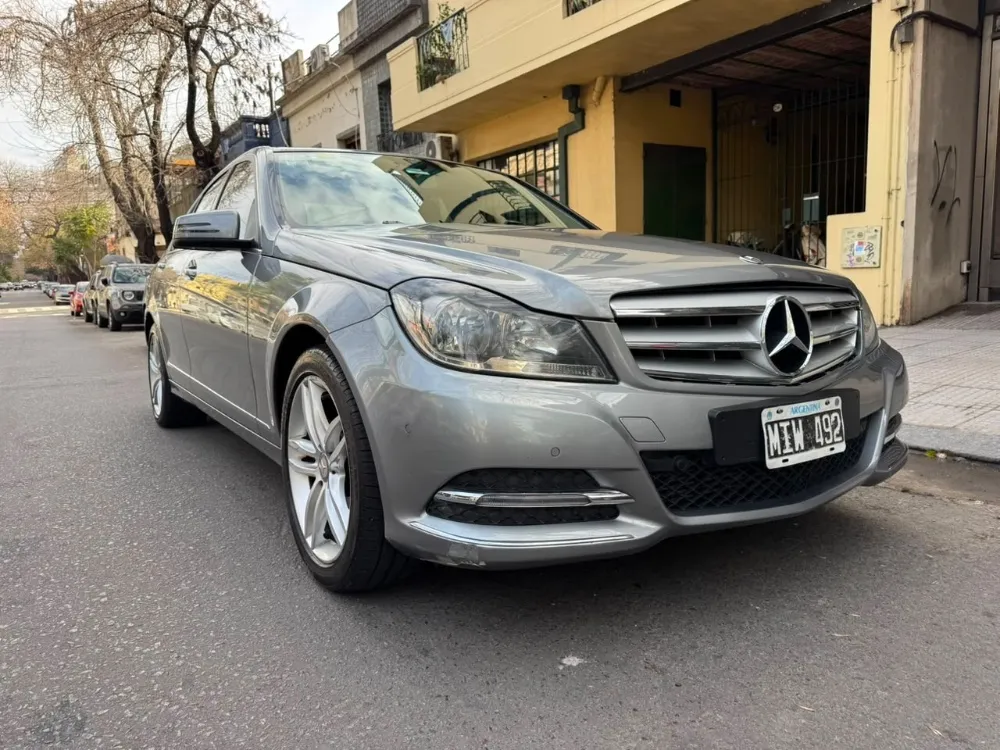 Mercedes-Benz C-Class Avantgarde 1.8 c250 — foto 2