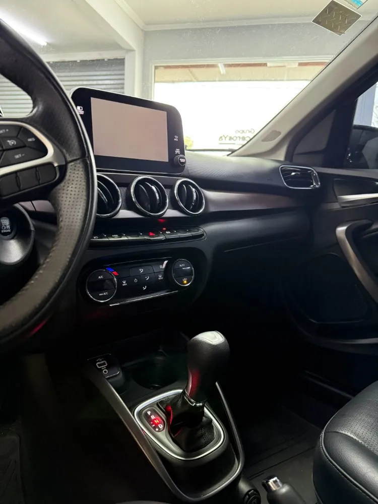 Fiat Cronos 1.8 16v Precision — foto 3