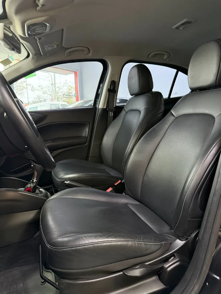 Fiat Cronos 1.8 16v Precision — foto 8
