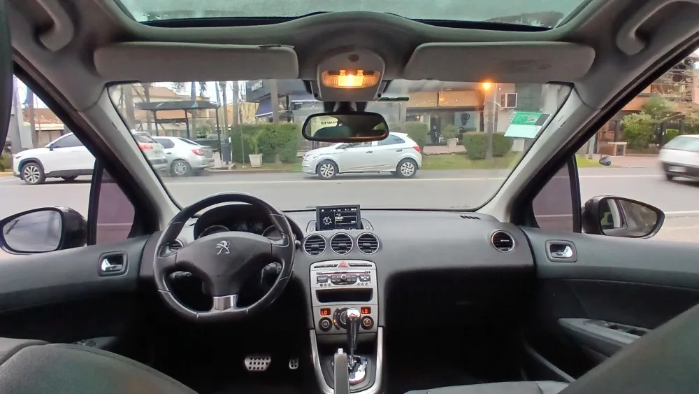 Peugeot 308 5P 1,6 THP Feline 2015 — foto 8