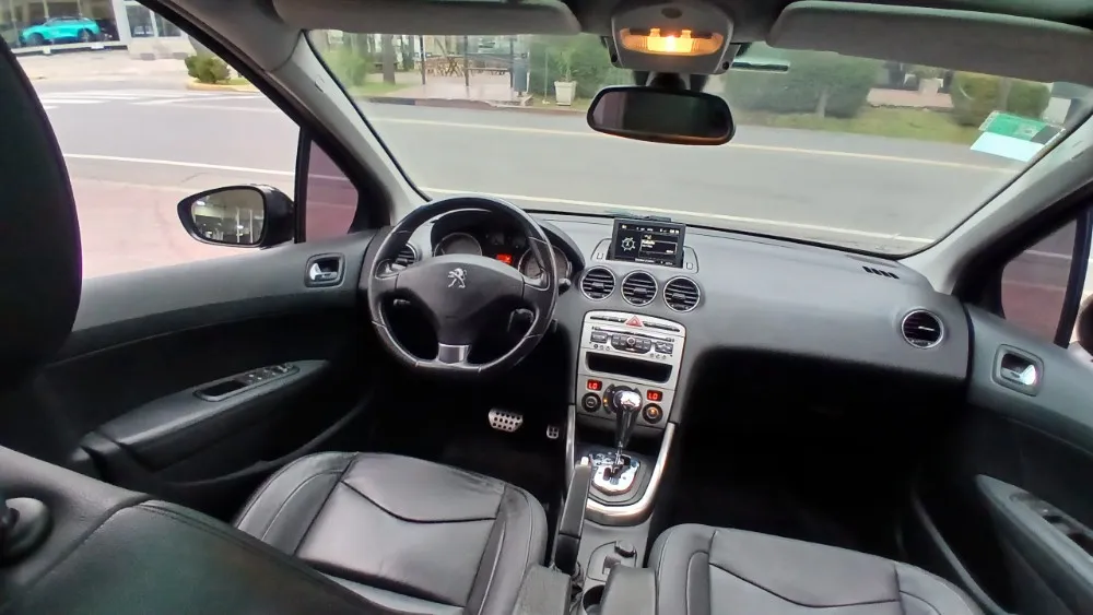 Peugeot 308 5P 1,6 THP Feline 2015 — foto 11