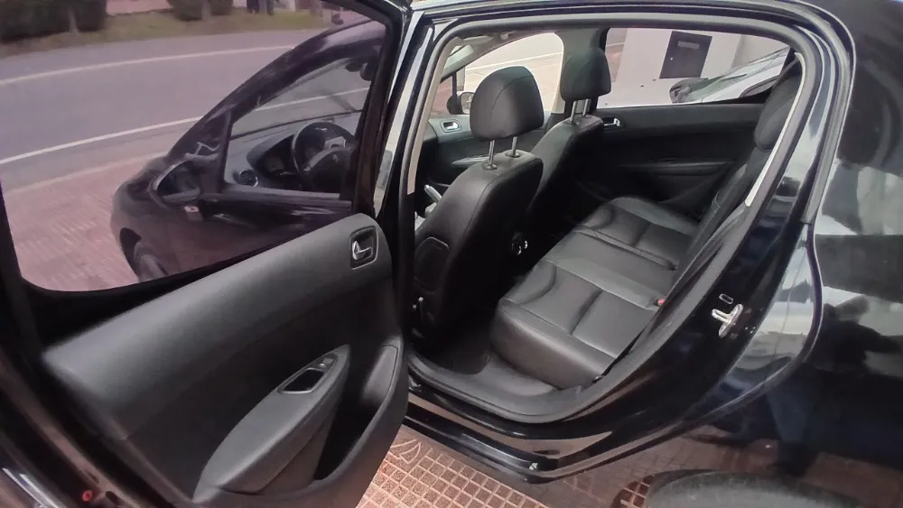 Peugeot 308 5P 1,6 THP Feline 2015 — foto 17