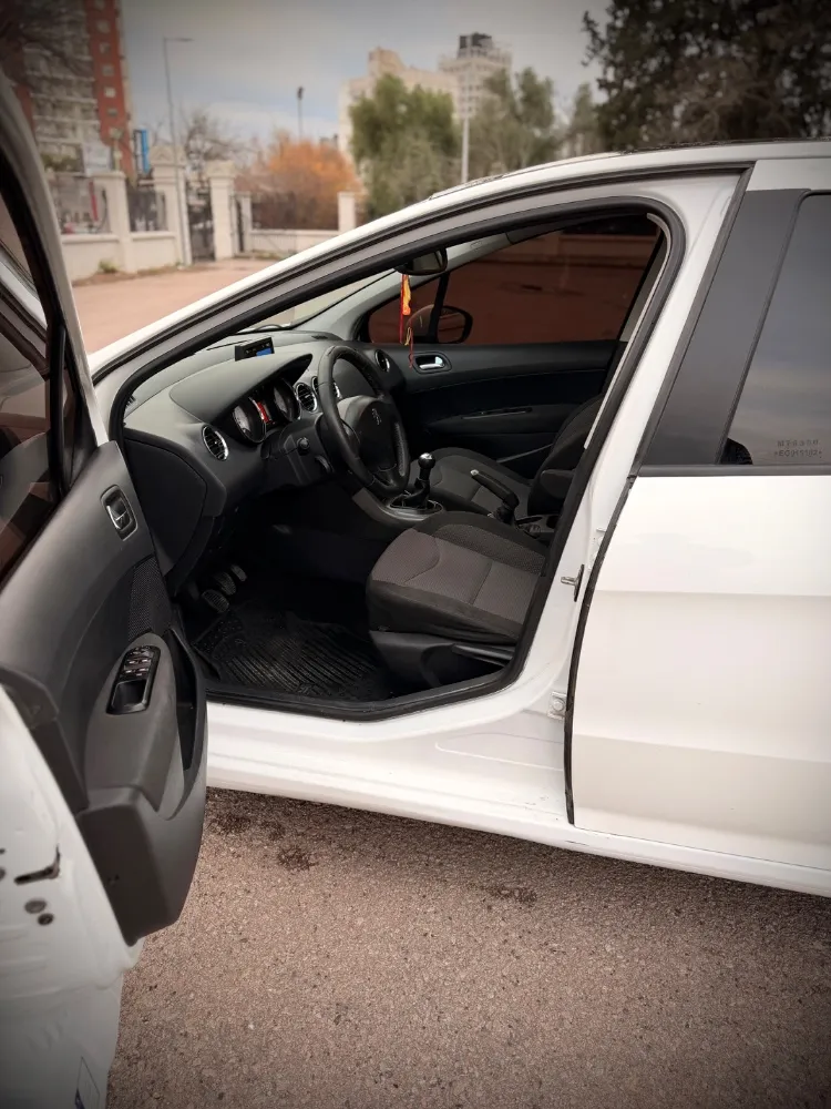 Peugeot 308 5P 1,6 Allure Nav — foto 10