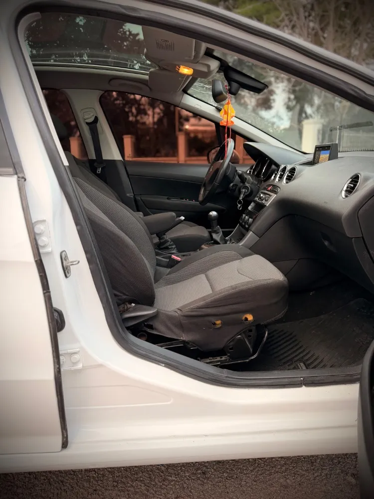 Peugeot 308 5P 1,6 Allure Nav — foto 11