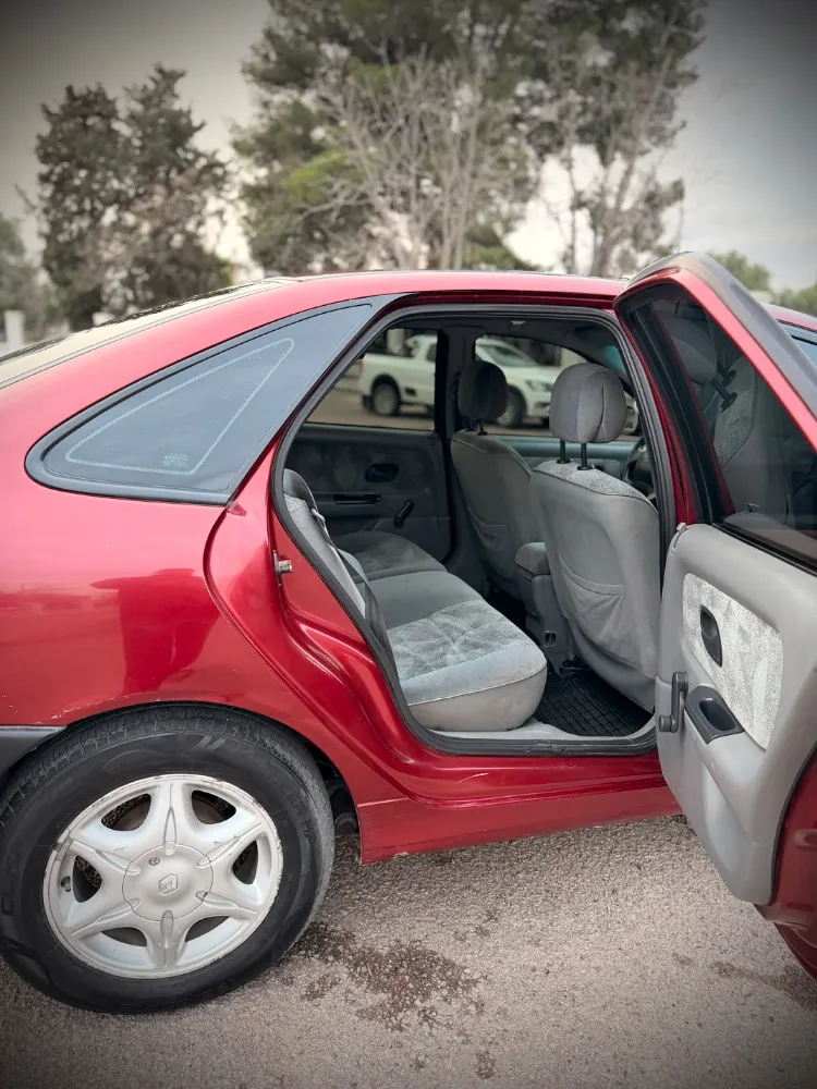 Renault 99 Laguna — foto 10