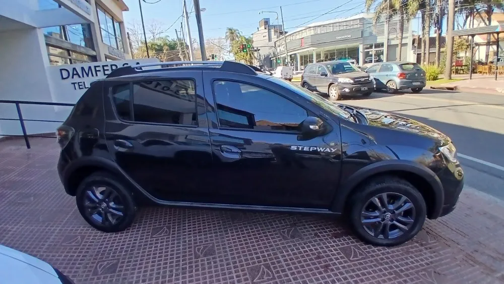 Renault SANDERO STEPWAY 5P 1,6 16V Intens Ph2 — foto 4