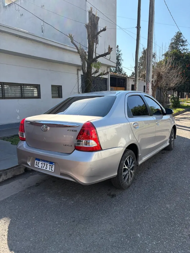 Toyota ETIOS 4P 1,5 Xls Pack 6MT 2022 — foto 2