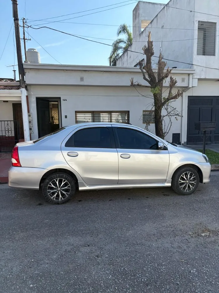 Toyota ETIOS 4P 1,5 Xls Pack 6MT 2022 — foto 3
