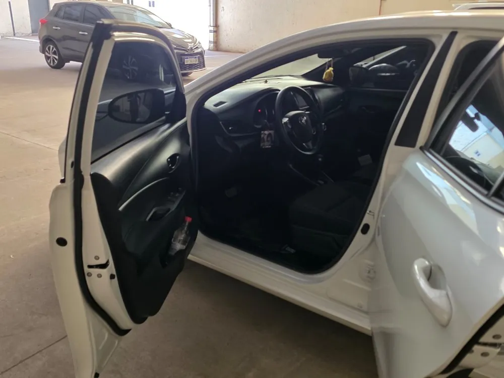 Toyota YARIS 5P 1,5 Xs CVT 2023 — foto 8