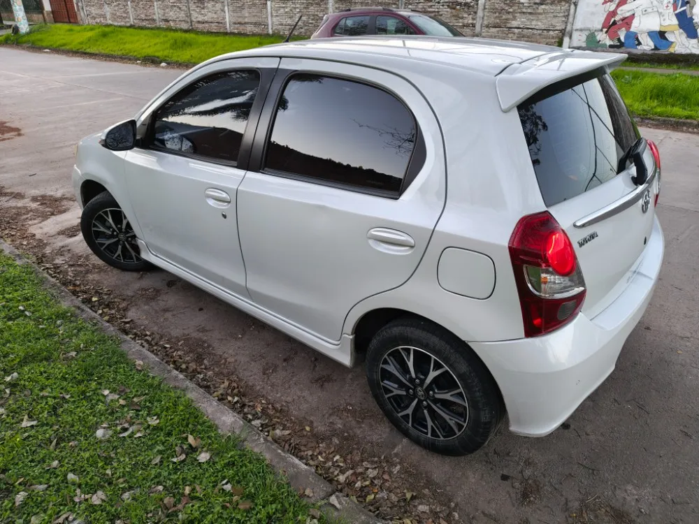 Toyota Etios 5P 1,5 Xls Pack 4at 2022 — foto 3