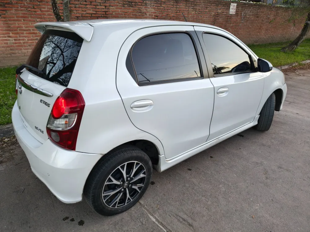 Toyota Etios 5P 1,5 Xls Pack 4at 2022 — foto 4