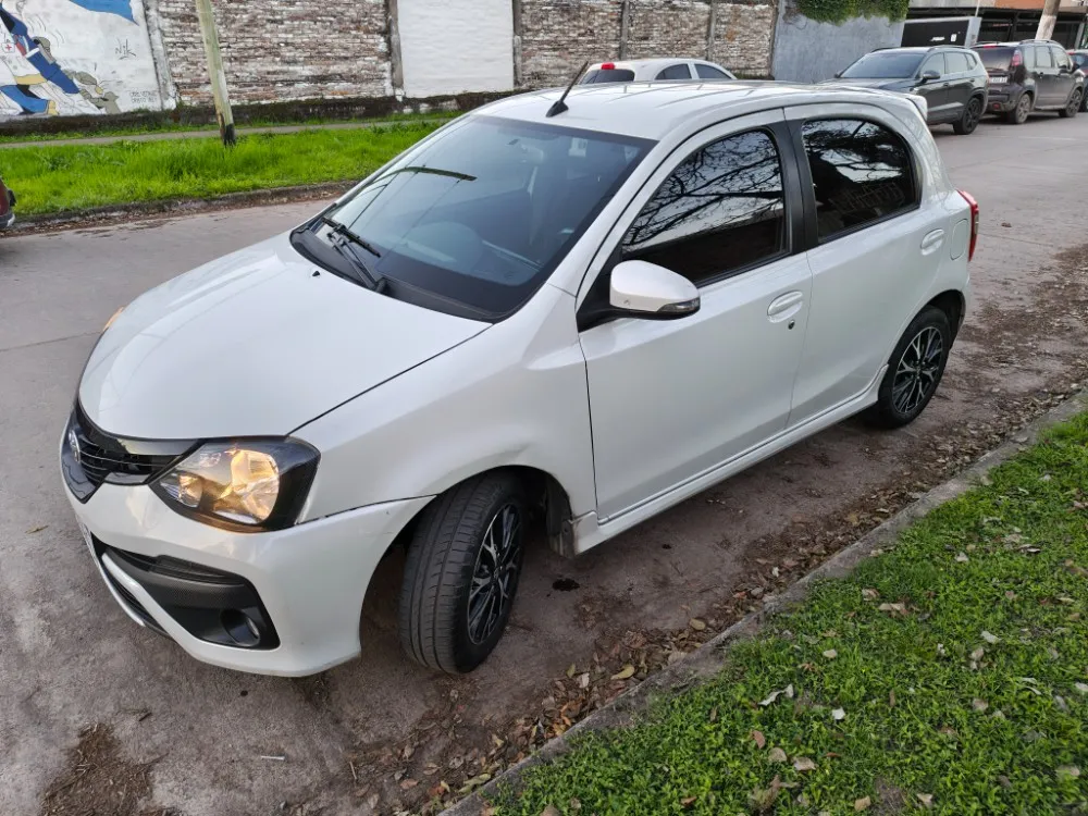 Toyota Etios 5P 1,5 Xls Pack 4at 2022 — foto 7