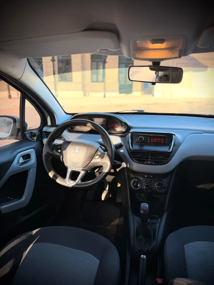 Peugeot 208 — foto 6