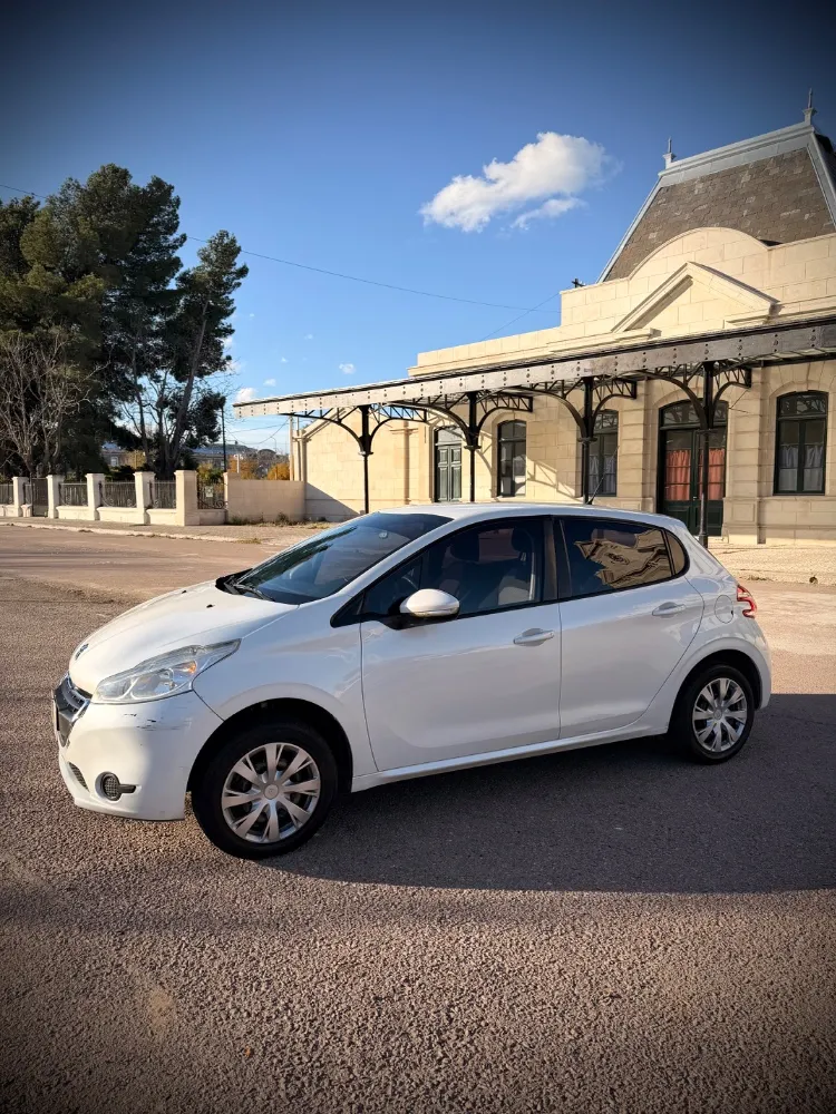 Peugeot 208 — foto 11