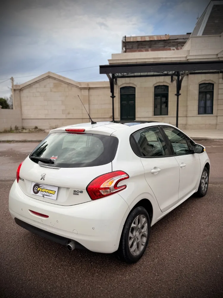 Peugeot 208 Feline — foto 8