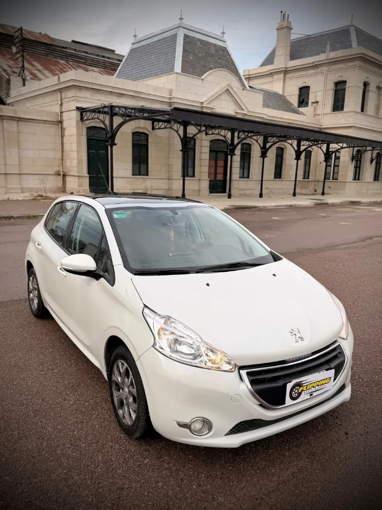 Peugeot 208 Feline — foto 11