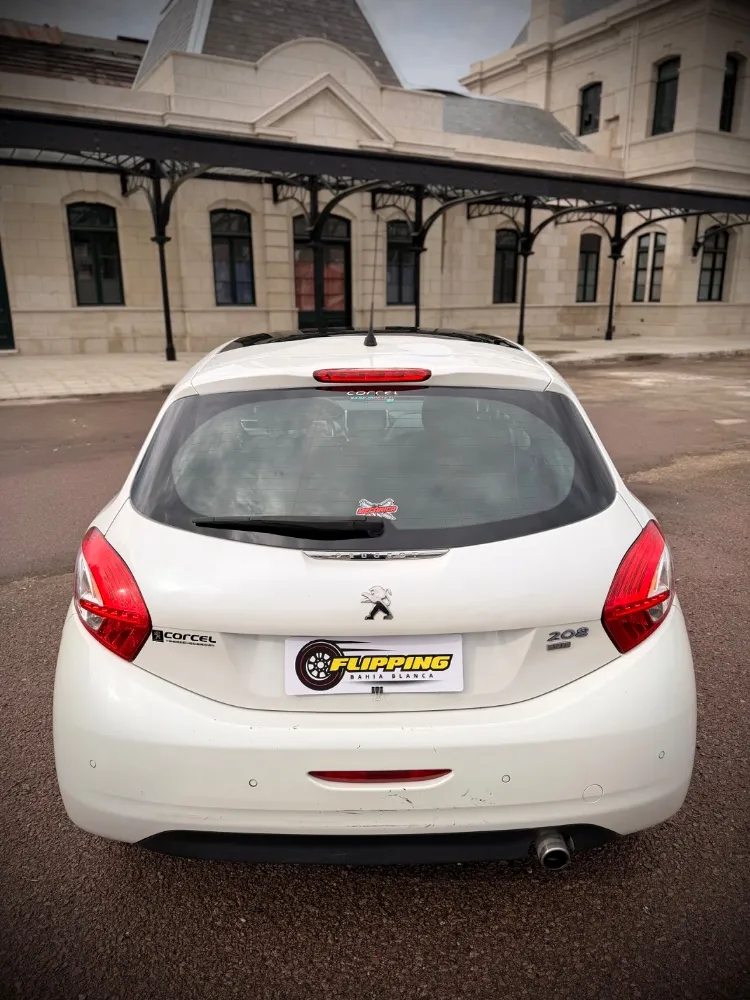 Peugeot 208 Feline — foto 17
