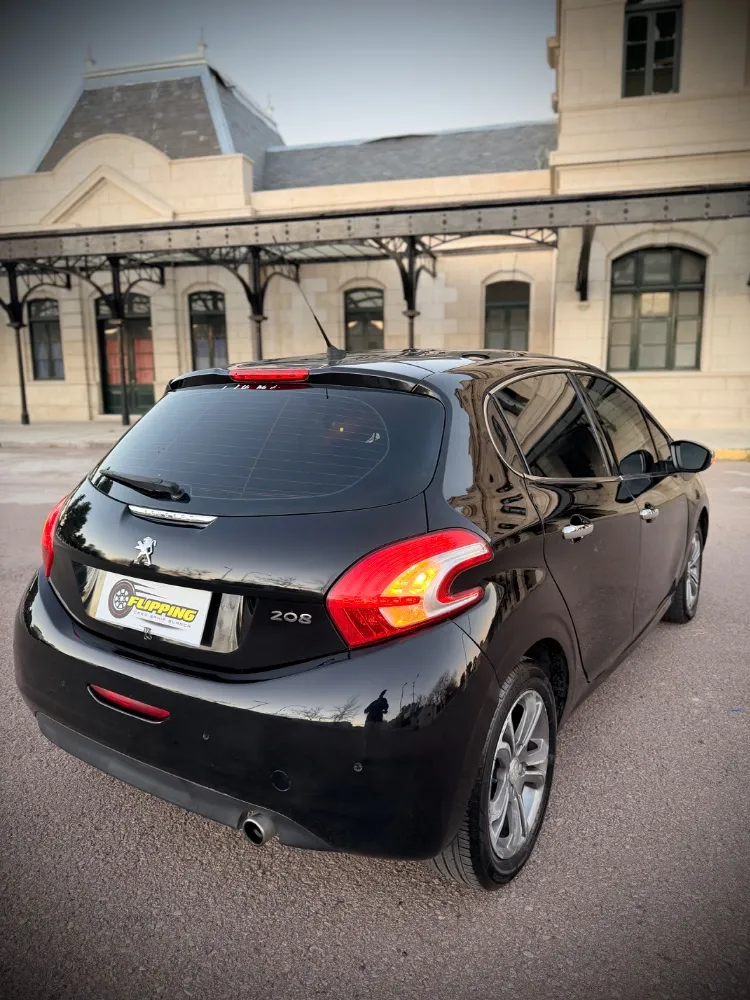 Peugeot 208 — foto 7