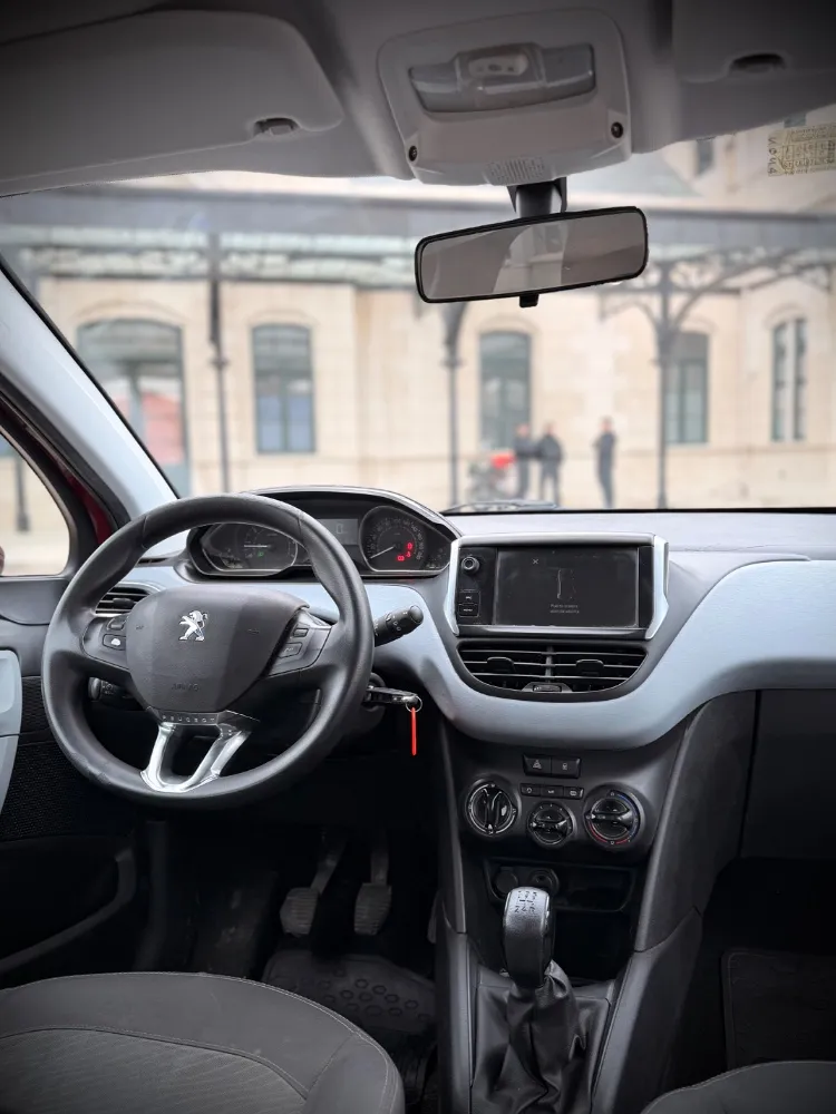 Peugeot 208 — foto 2