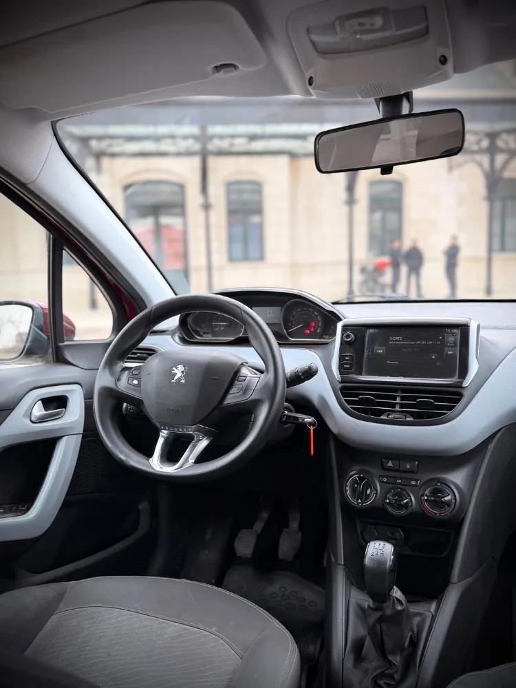 Peugeot 208 — foto 4