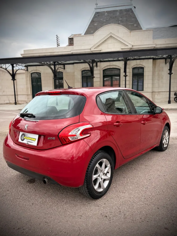 Peugeot 208 — foto 9