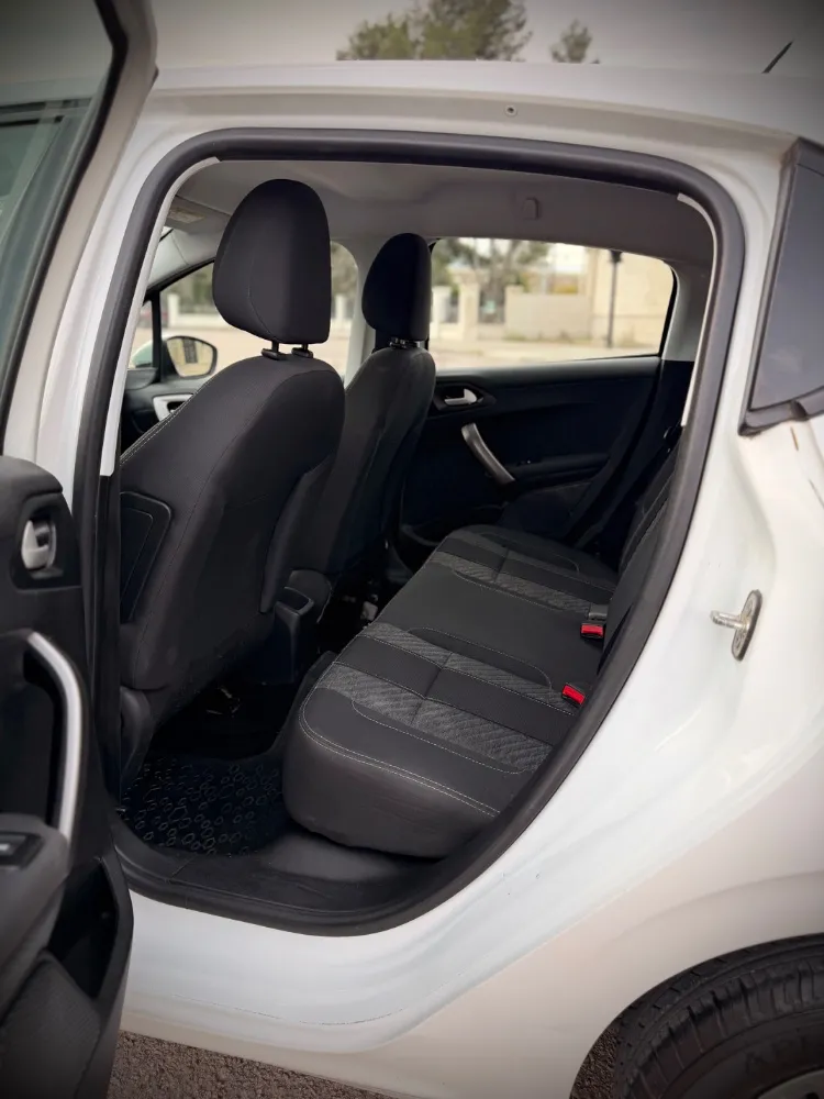 Peugeot 208 — foto 2