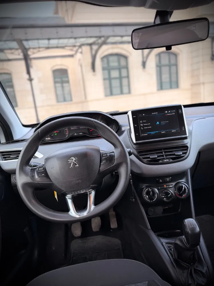 Peugeot 208 — foto 3