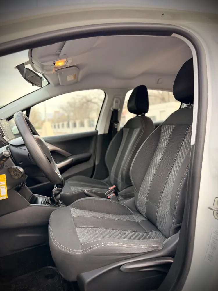 Peugeot 208 — foto 6
