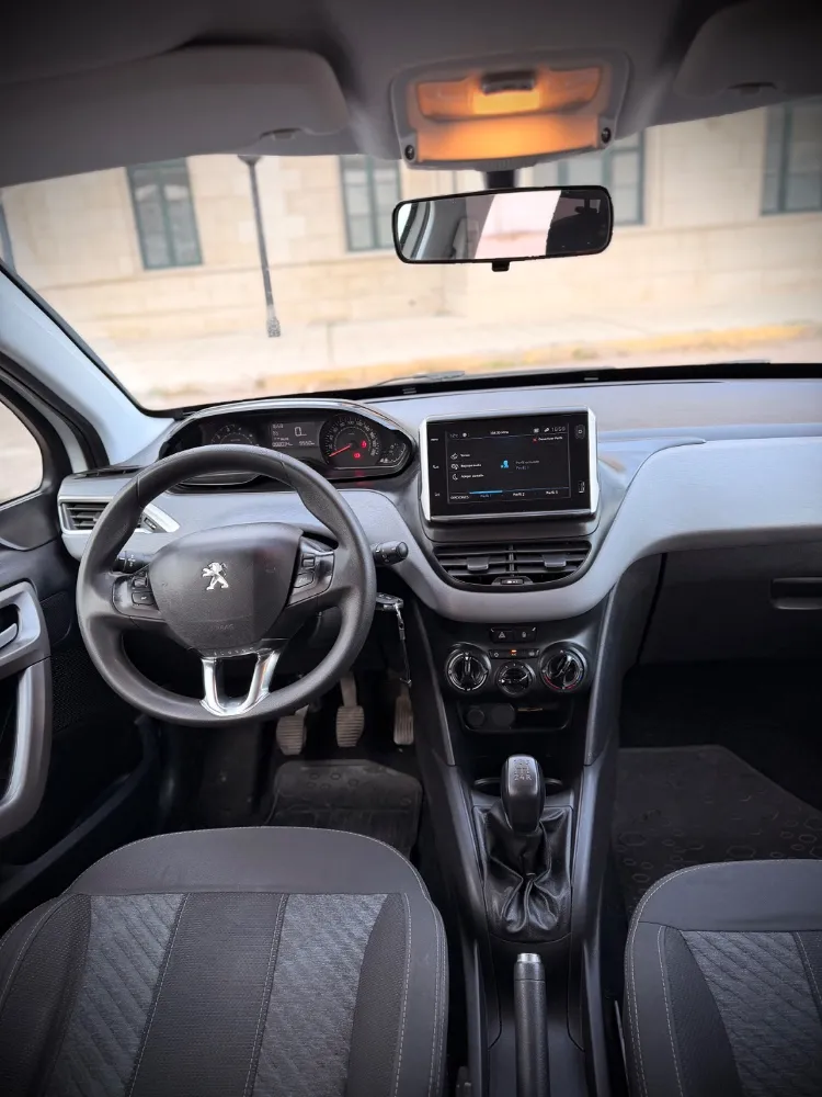 Peugeot 208 — foto 8