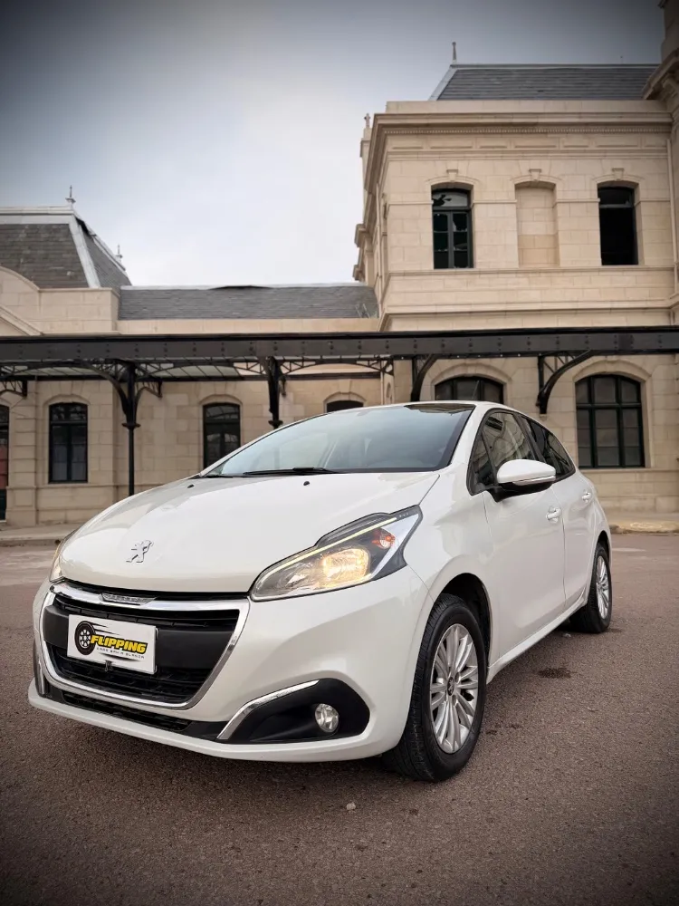 Peugeot 208 — foto 10