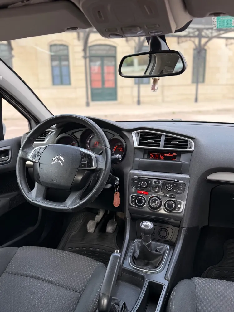 Citroën C4 — foto 8