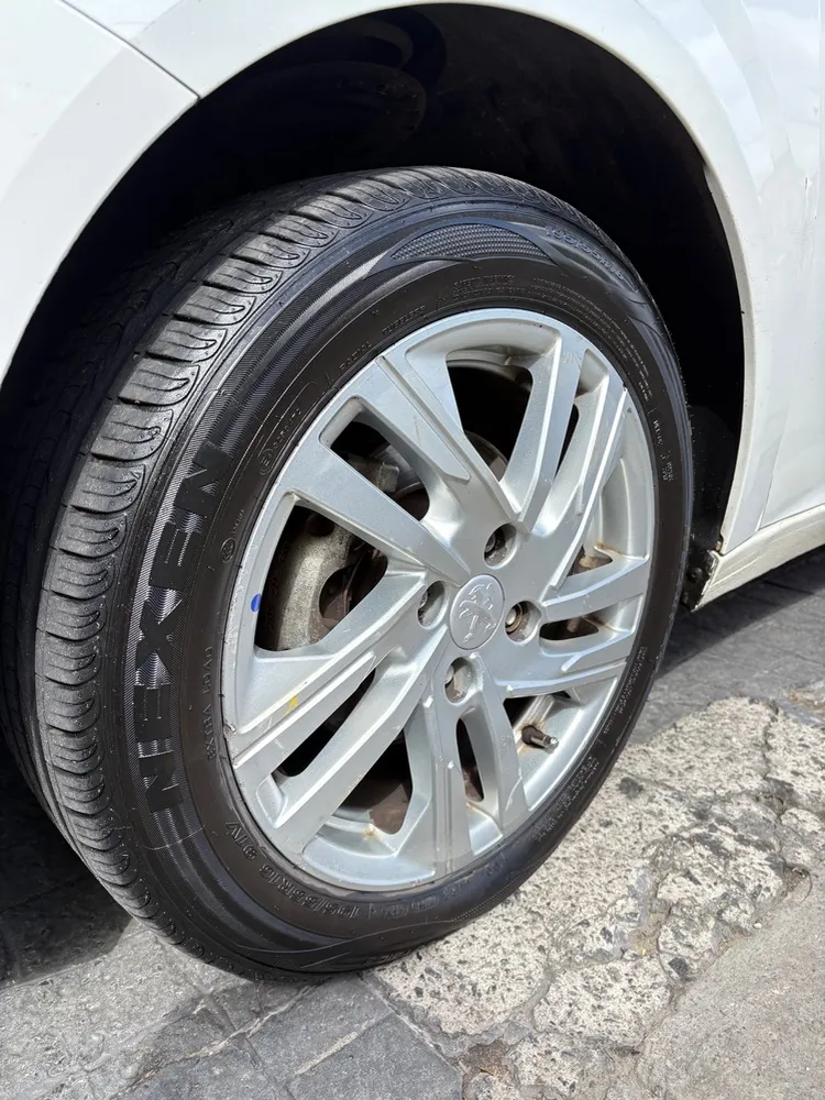Peugeot 208 5P 1,6 Active 2020 — foto 14
