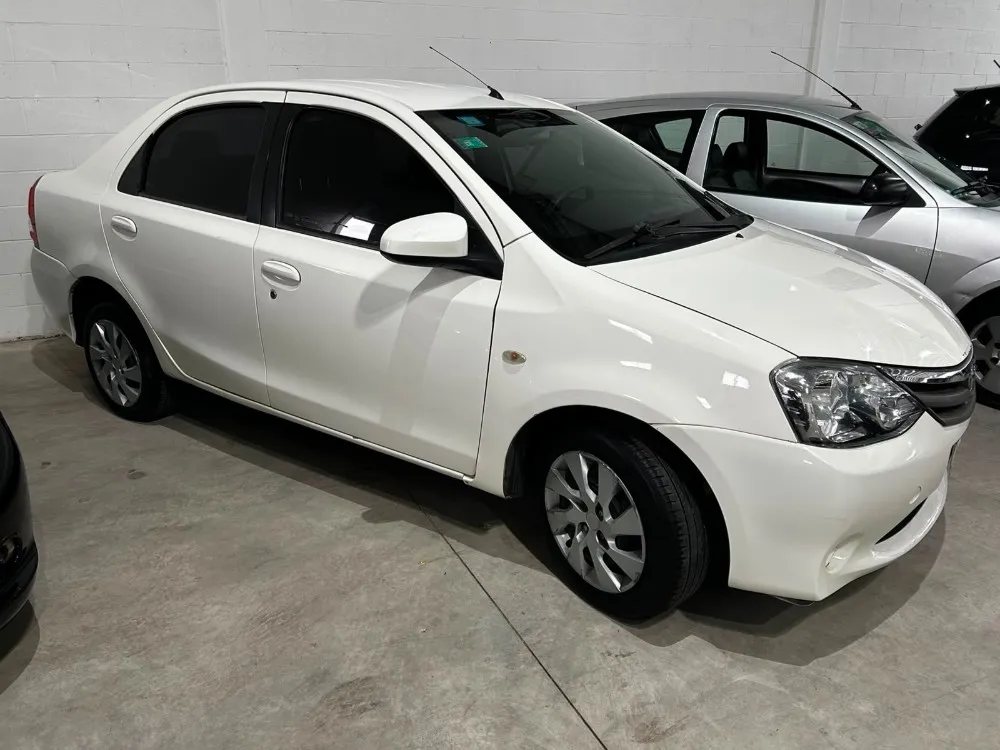 Toyota ETIOS XS 4P — foto 3