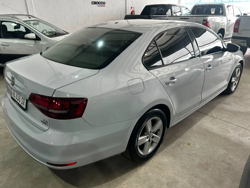 Volkswagen VENTO 1.4Turbo AT — foto 2