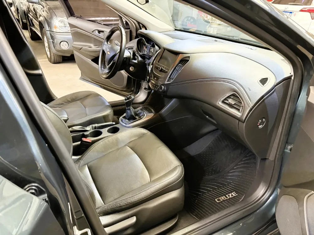 Chevrolet Cruze LT 5p MT — foto 14