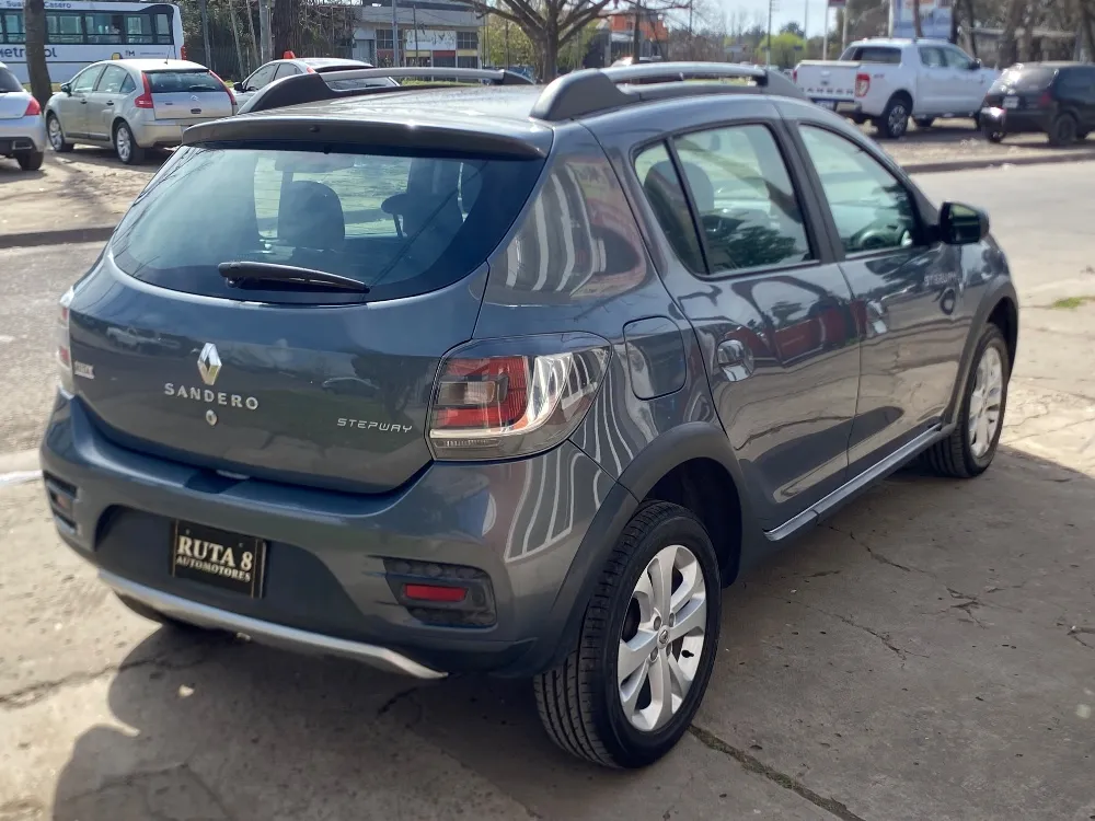 Renault SANDERO STEPWAY 5P 1,6 16V Dynamique — foto 6