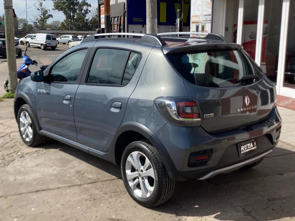 Renault SANDERO STEPWAY 5P 1,6 16V Dynamique — foto 7