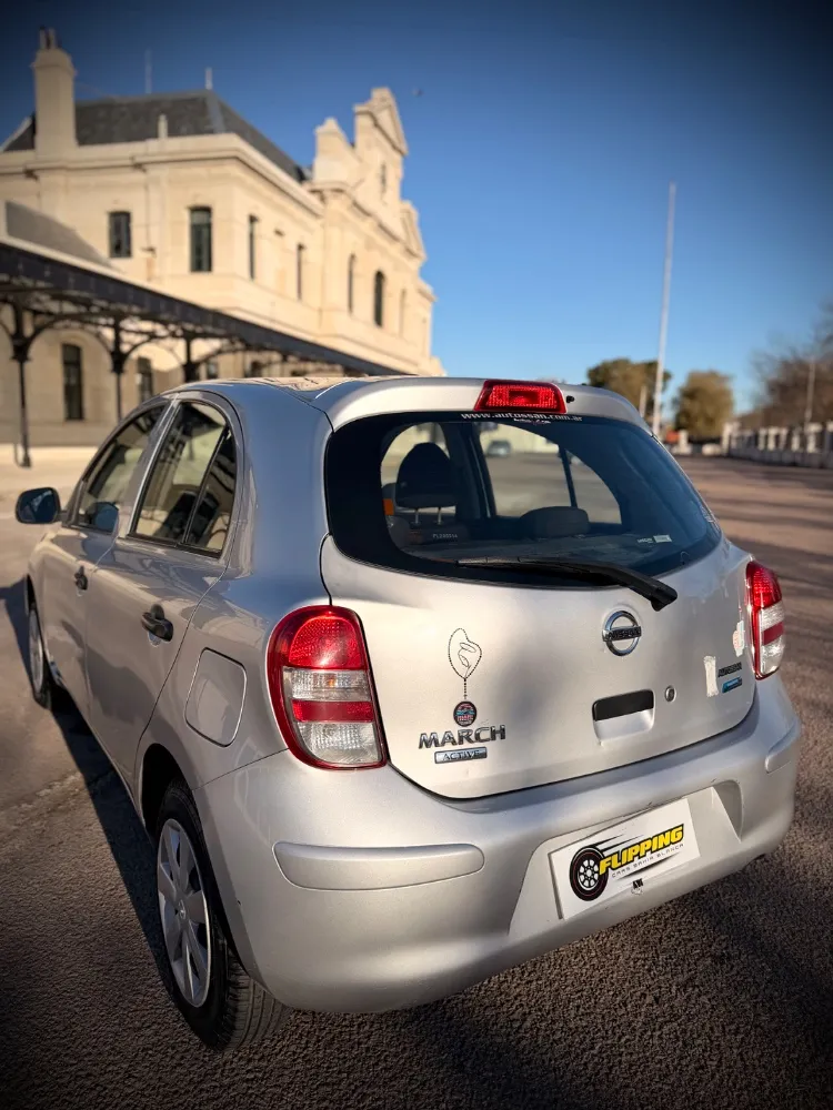Nissan MARCH — foto 6