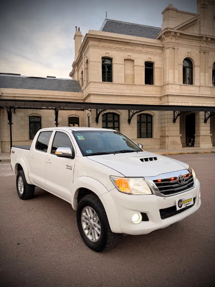 Toyota Hilux SRV — foto 10