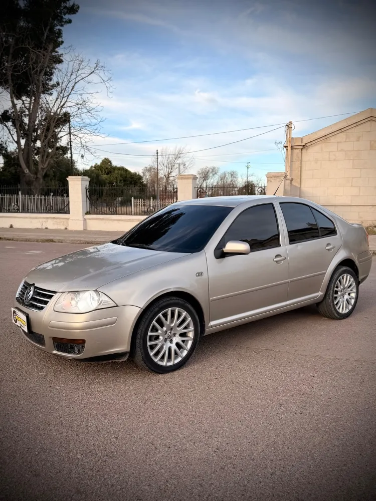 Volkswagen BORA 4P 1,8 T Highline 180CV — foto 11