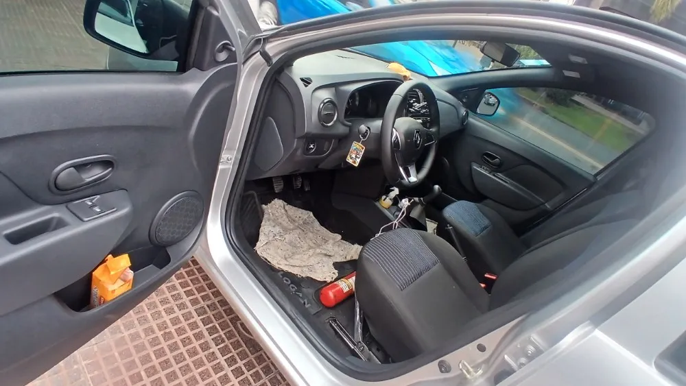 Renault LOGAN 4P 1,6 16V Life Pack — foto 3