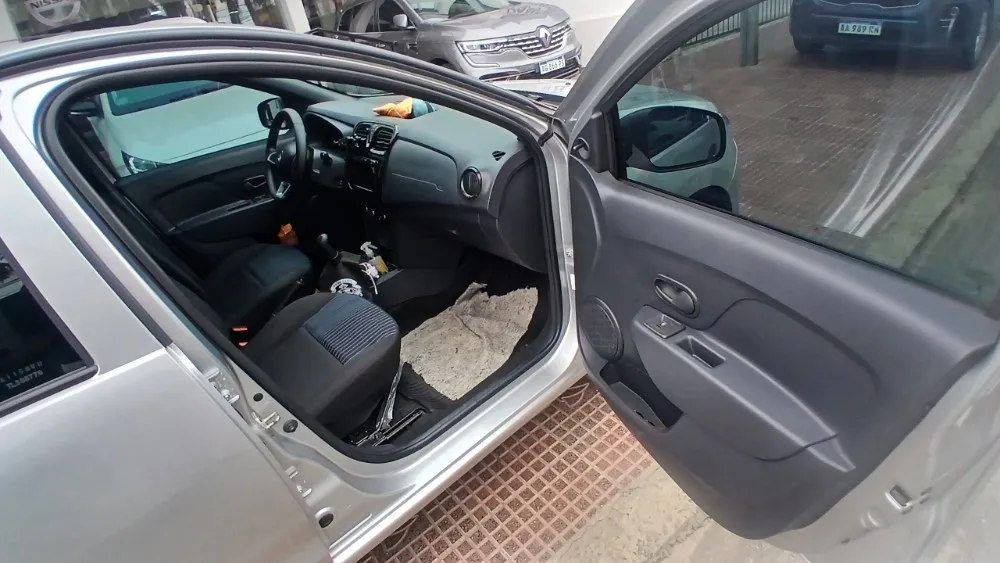 Renault LOGAN 4P 1,6 16V Life Pack — foto 8